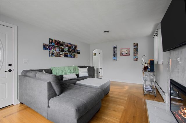 10 Summit Avenue, Johnston, RI 02919
