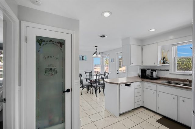 10 Summit Avenue, Johnston, RI 02919