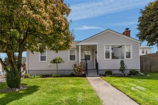 10 Summit Avenue, Johnston, RI 02919