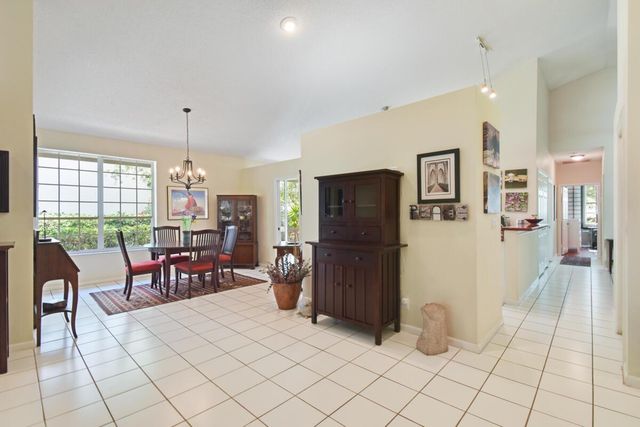 6861 Briarlake Circle, Palm Beach Gardens, FL 33418