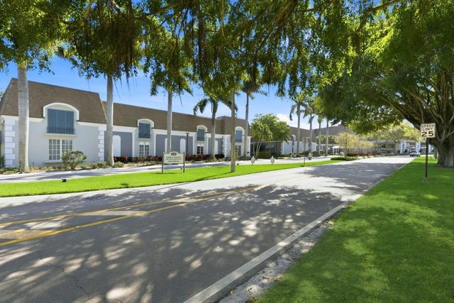 95 Burgundy B, Delray Beach, FL 33484