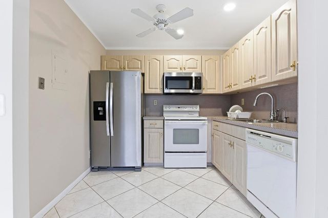 95 Burgundy B, Delray Beach, FL 33484