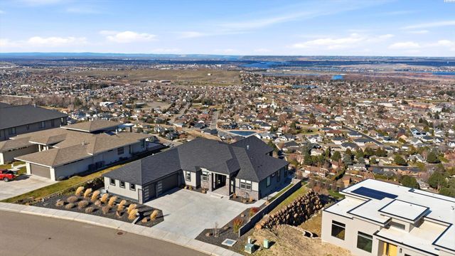 2508 Falconcrest Loop, Richland, WA 99352