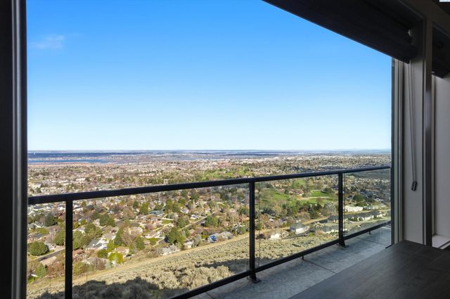 2508 Falconcrest Loop, Richland, WA 99352