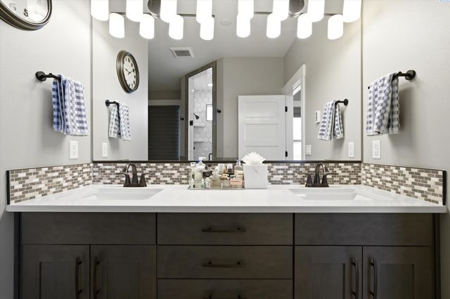 2508 Falconcrest Loop, Richland, WA 99352