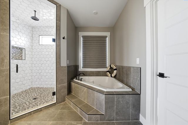 2508 Falconcrest Loop, Richland, WA 99352