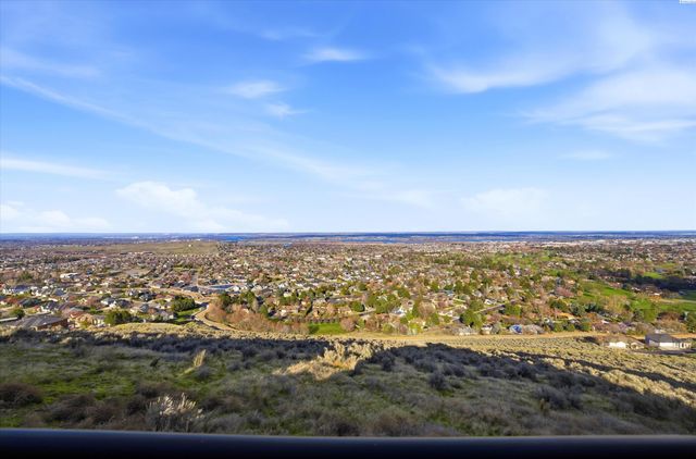 2508 Falconcrest Loop, Richland, WA 99352