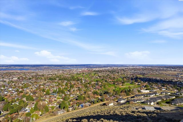 2508 Falconcrest Loop, Richland, WA 99352