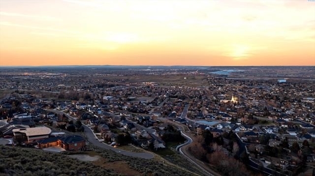 2508 Falconcrest Loop, Richland, WA 99352