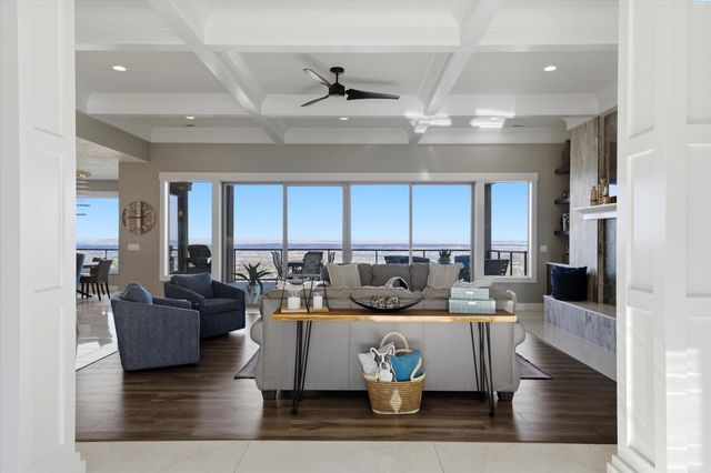 2508 Falconcrest Loop, Richland, WA 99352