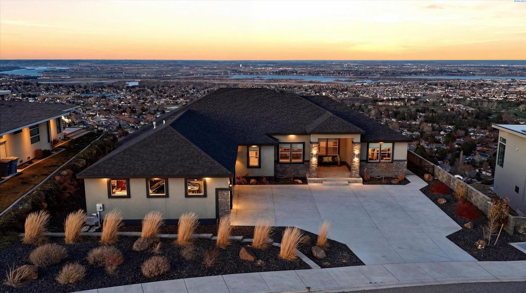 2508 Falconcrest Loop, Richland, WA 99352