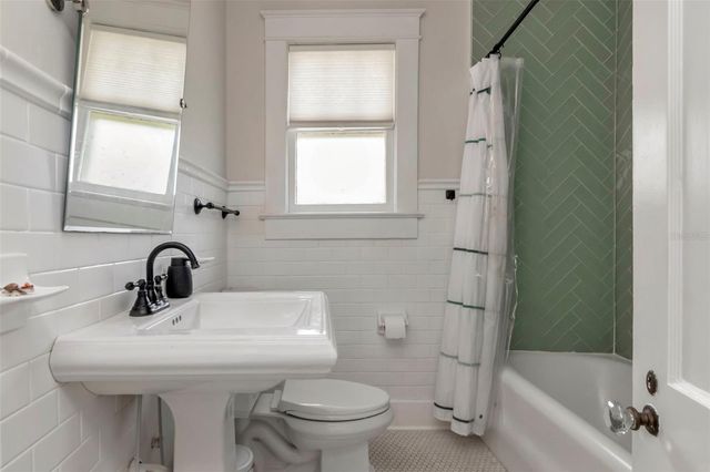 1601 E POWHATAN AVENUE, Tampa, FL 33610