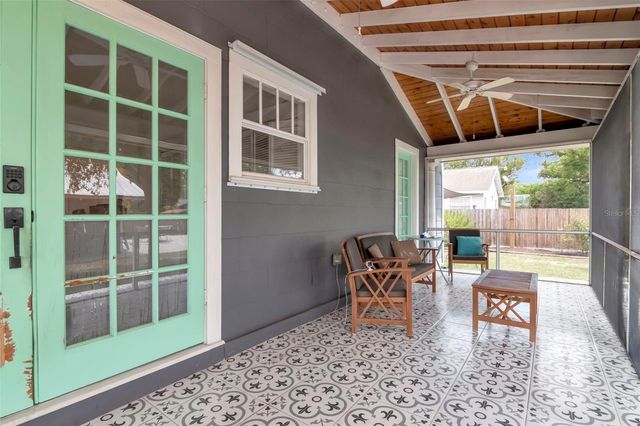 1601 E POWHATAN AVENUE, Tampa, FL 33610