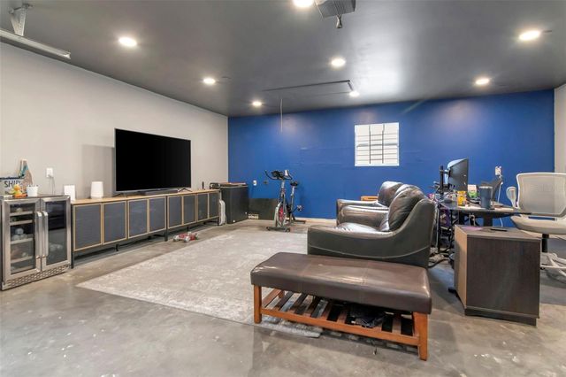 1601 E POWHATAN AVENUE, Tampa, FL 33610