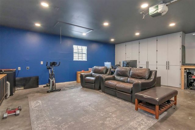 1601 E POWHATAN AVENUE, Tampa, FL 33610