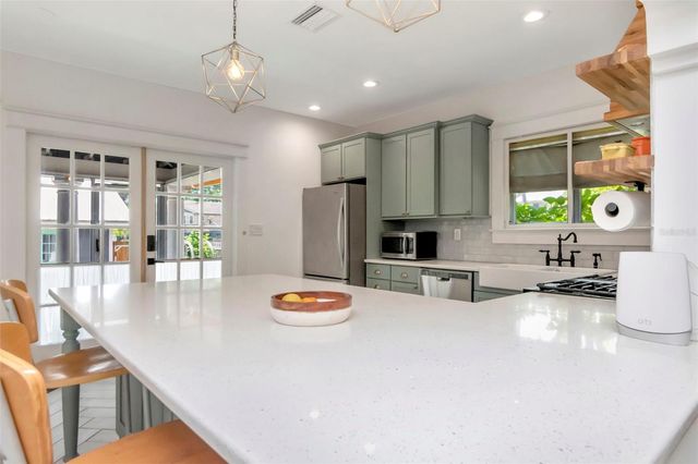 1601 E POWHATAN AVENUE, Tampa, FL 33610