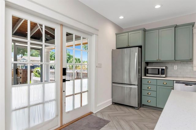 1601 E POWHATAN AVENUE, Tampa, FL 33610