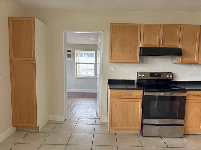 4409 W PARIS STREET, Tampa, FL 33614