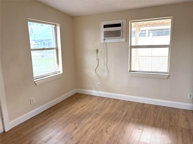 4409 W PARIS STREET, Tampa, FL 33614