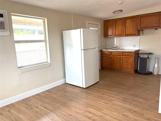 4409 W PARIS STREET, Tampa, FL 33614