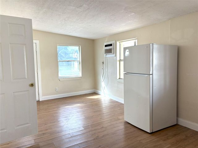 4409 W PARIS STREET, Tampa, FL 33614