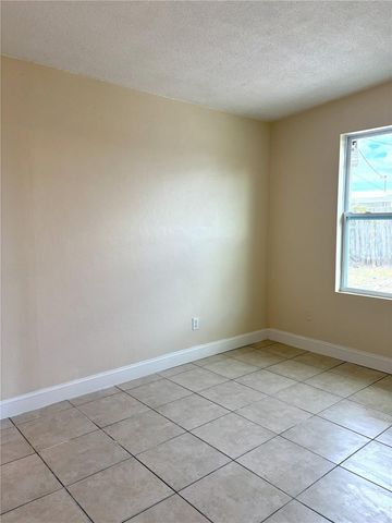 4409 W PARIS STREET, Tampa, FL 33614