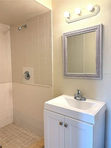 4409 W PARIS STREET, Tampa, FL 33614