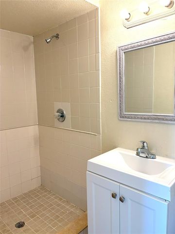 4409 W PARIS STREET, Tampa, FL 33614