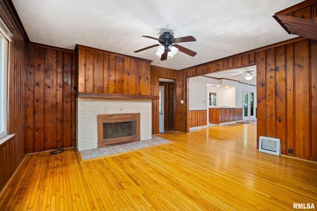 400 WOODROW Drive, East Peoria, IL 61611