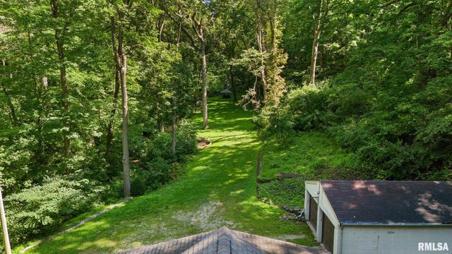 400 WOODROW Drive, East Peoria, IL 61611