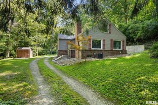 400 WOODROW Drive, East Peoria, IL 61611