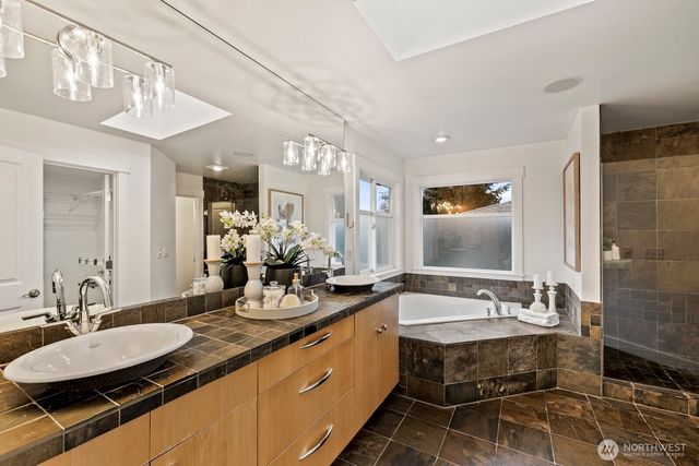 622 9th Avenue S, Kirkland, WA 98033