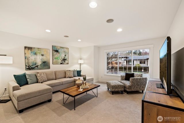 622 9th Avenue S, Kirkland, WA 98033
