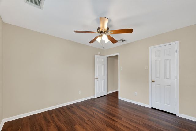 2711 Shallow Falls Court, Pearland, TX 77584