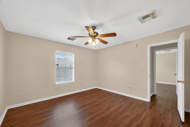 2711 Shallow Falls Court, Pearland, TX 77584