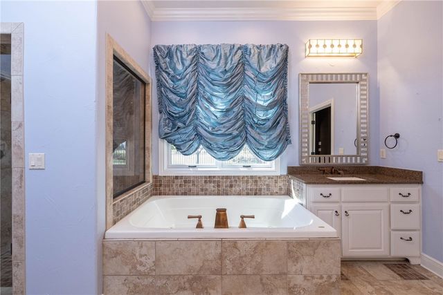 5584 Cordell Drive, Fayetteville, AR 72704