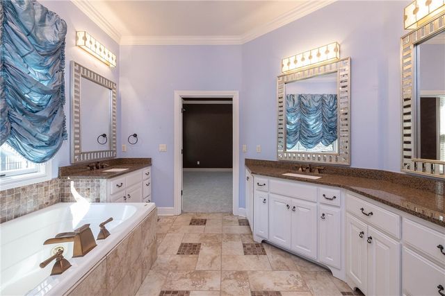 5584 Cordell Drive, Fayetteville, AR 72704