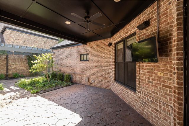 5584 Cordell Drive, Fayetteville, AR 72704