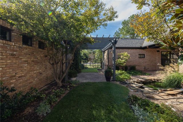 5584 Cordell Drive, Fayetteville, AR 72704