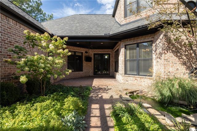 5584 Cordell Drive, Fayetteville, AR 72704