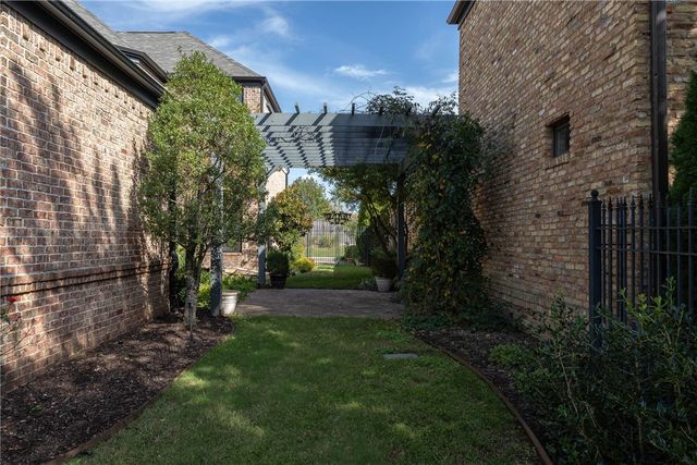 5584 Cordell Drive, Fayetteville, AR 72704