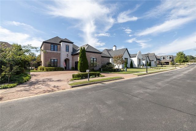 5584 Cordell Drive, Fayetteville, AR 72704