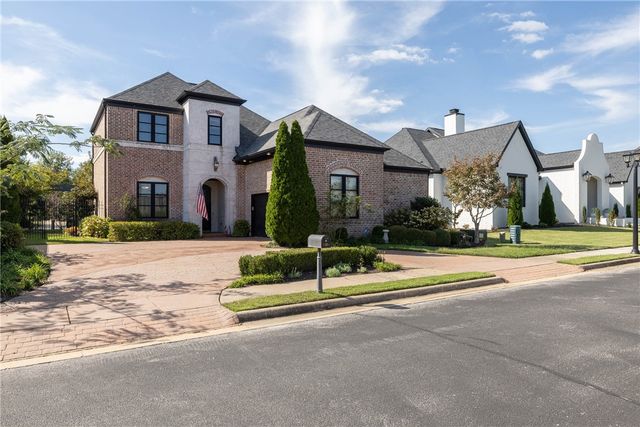 5584 Cordell Drive, Fayetteville, AR 72704