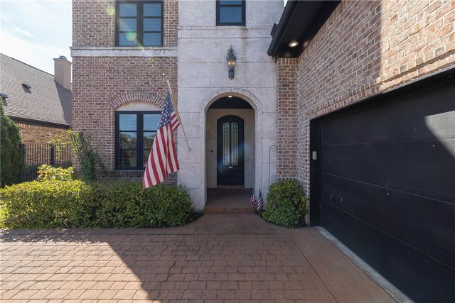 5584 Cordell Drive, Fayetteville, AR 72704