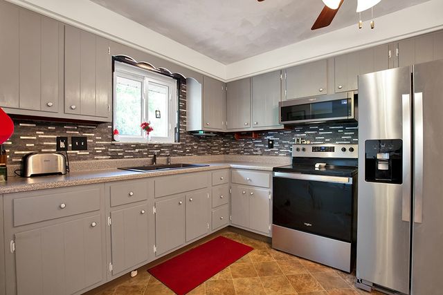 5 Shawnee Dr, Hempfield Twp, PA 15601