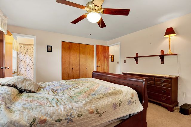 5 Shawnee Dr, Hempfield Twp, PA 15601