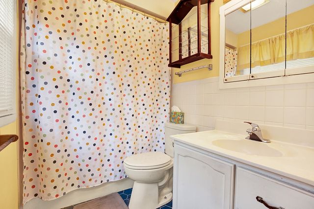 5 Shawnee Dr, Hempfield Twp, PA 15601