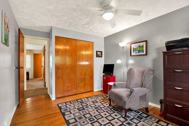 5 Shawnee Dr, Hempfield Twp, PA 15601