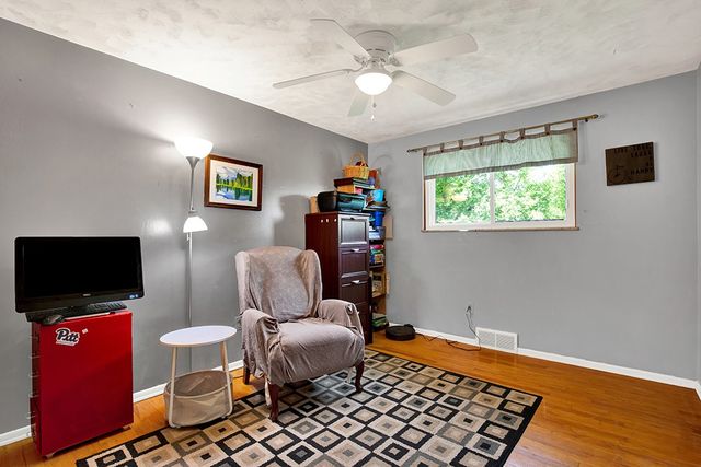5 Shawnee Dr, Hempfield Twp, PA 15601