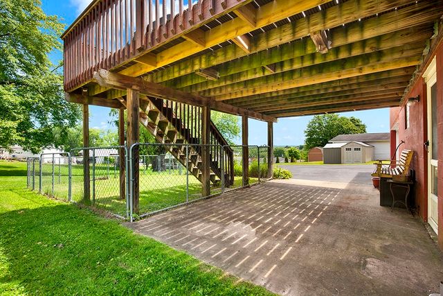 5 Shawnee Dr, Hempfield Twp, PA 15601
